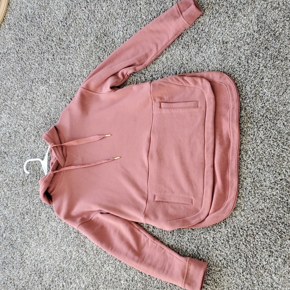Tulip hem hoodie